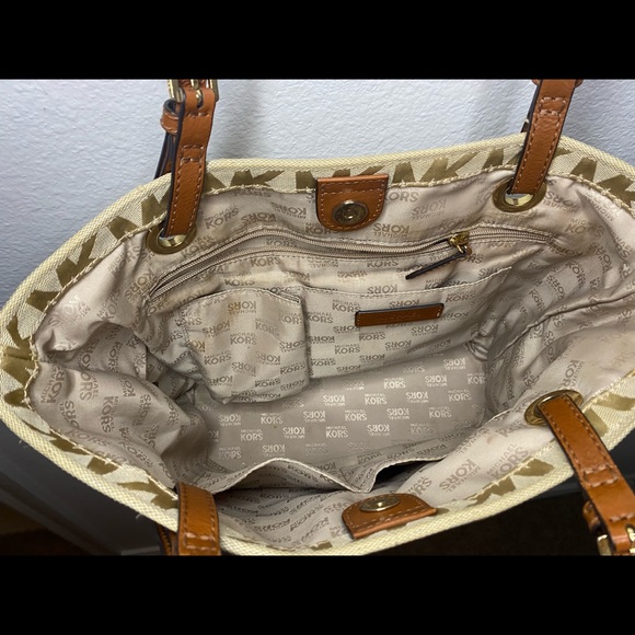 Michael Kors brown medium sized tote bag (10x11x6.5”) - Picture 3 of 9